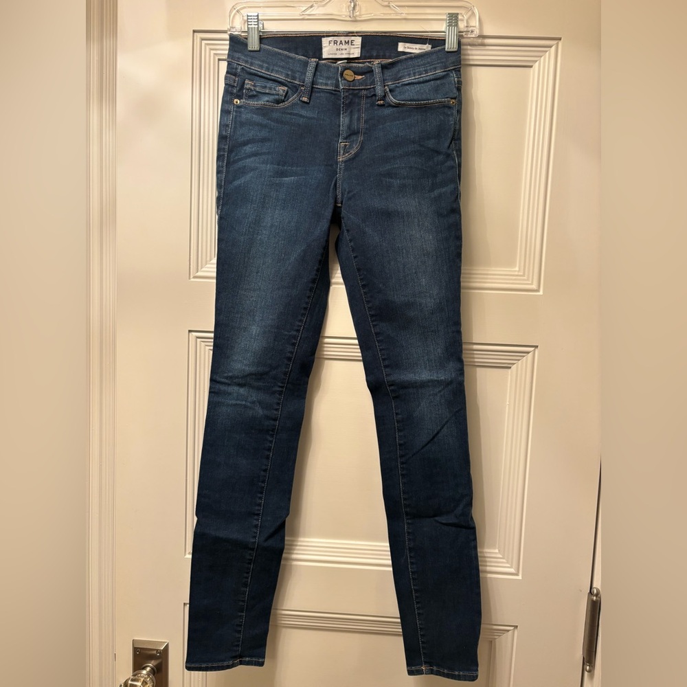 FRAME Medium/Dark Wash Skinny Jeans | Size: 26
